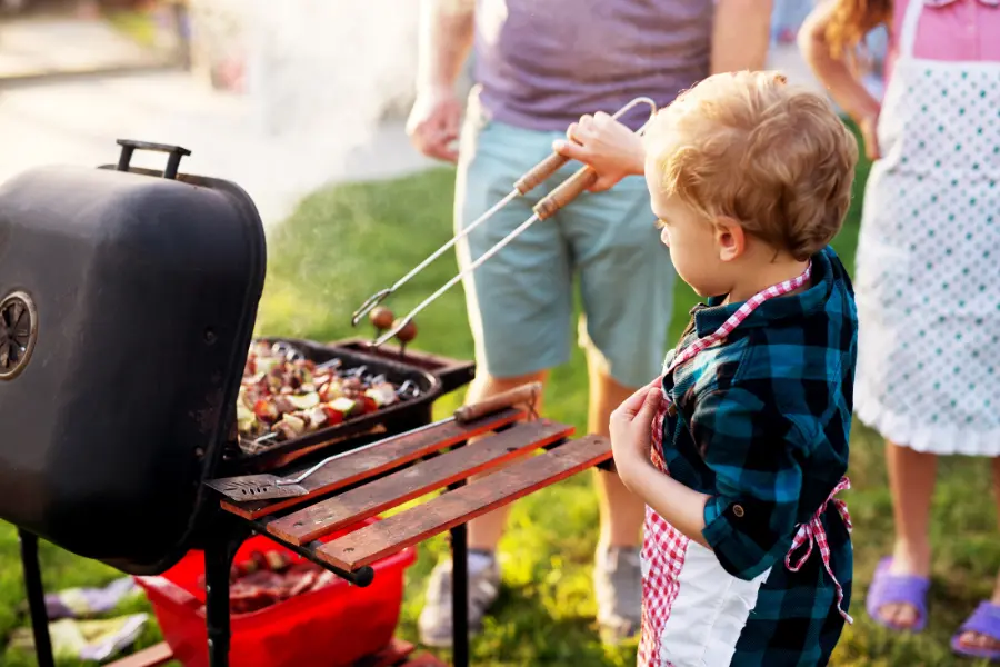 Najlepsze akcesoria do grillowania: Co warto mieć pod ręką?